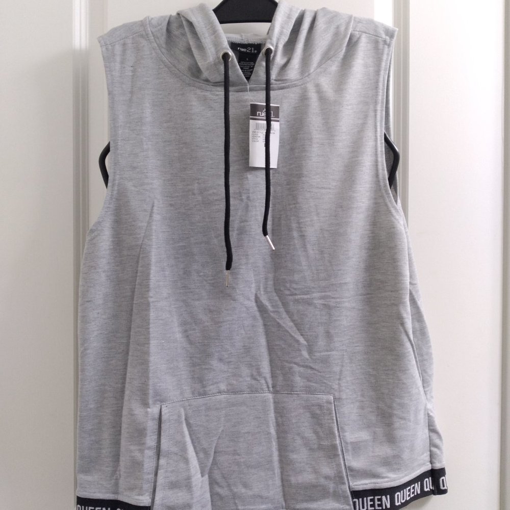 Large Queen Sleeveless Workout Hoodie NWT